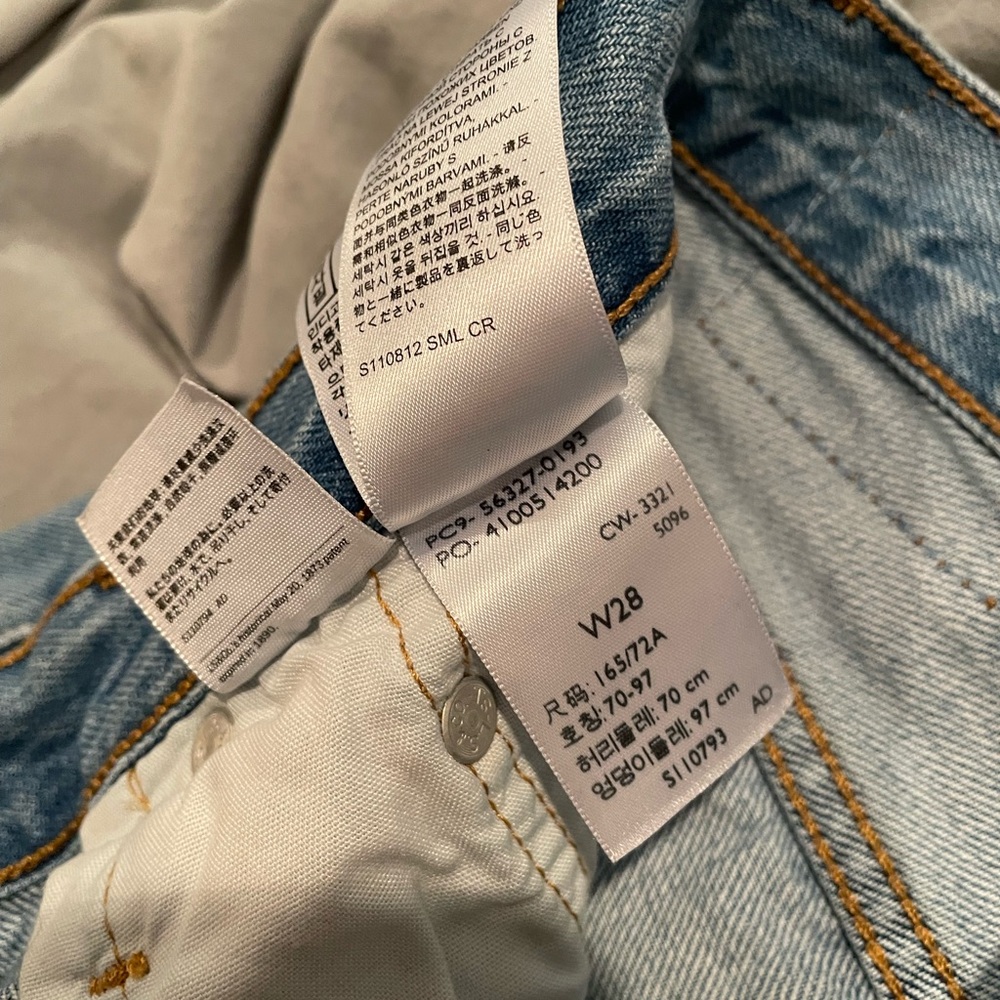 Levi’s - Picture 2 of 6